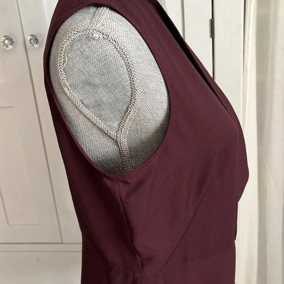 DKNY NWOT Front Lapel Gold Button Sleeveless Blouse, Size M - Picture 7 of 12